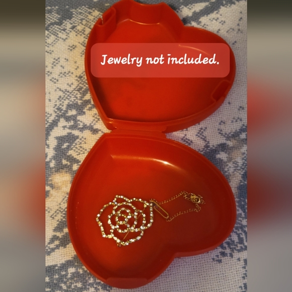 Tupperware Heart Shaped Container - Picture 6 of 10